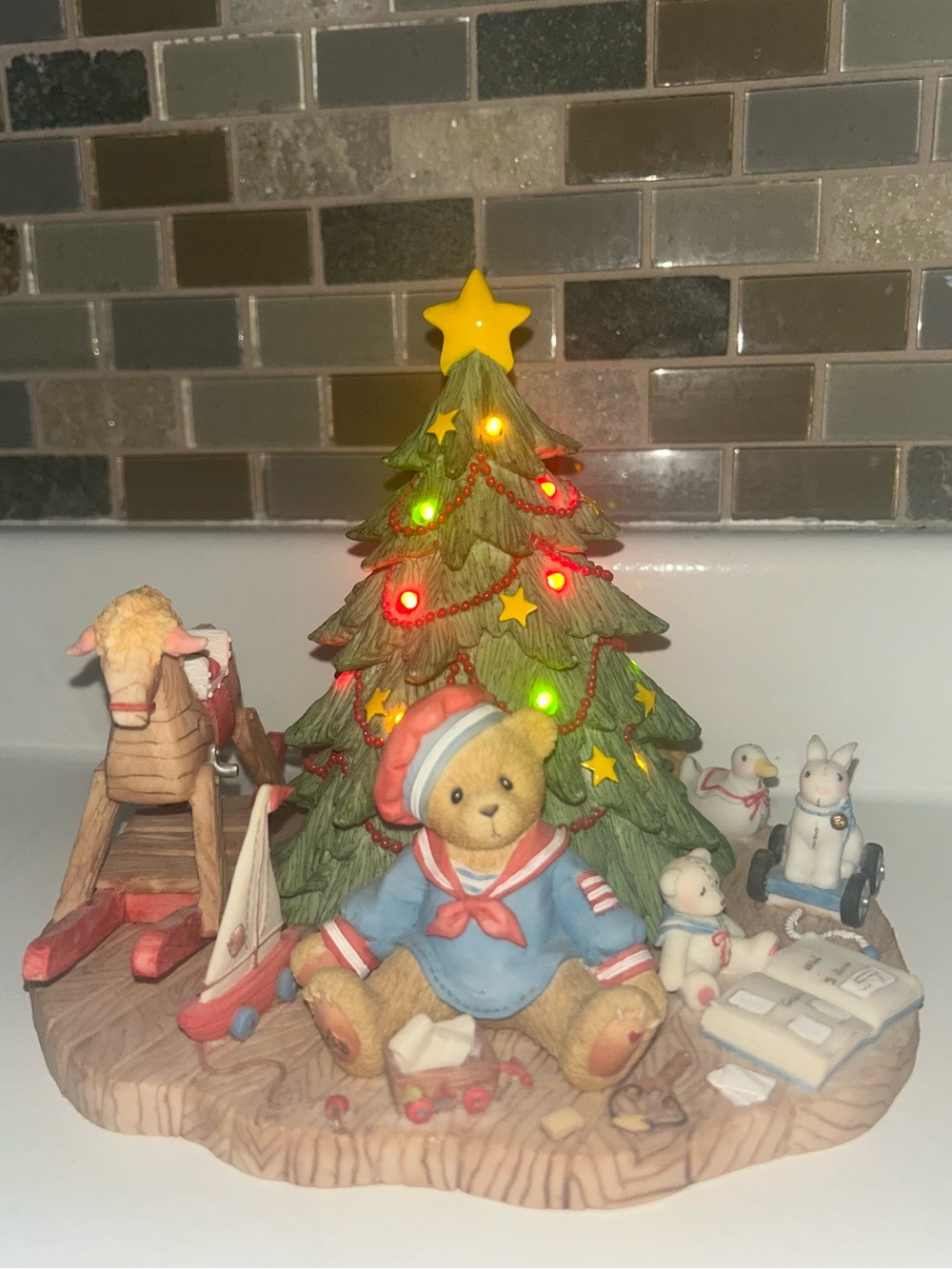 Christmas Cherished Teddy scene